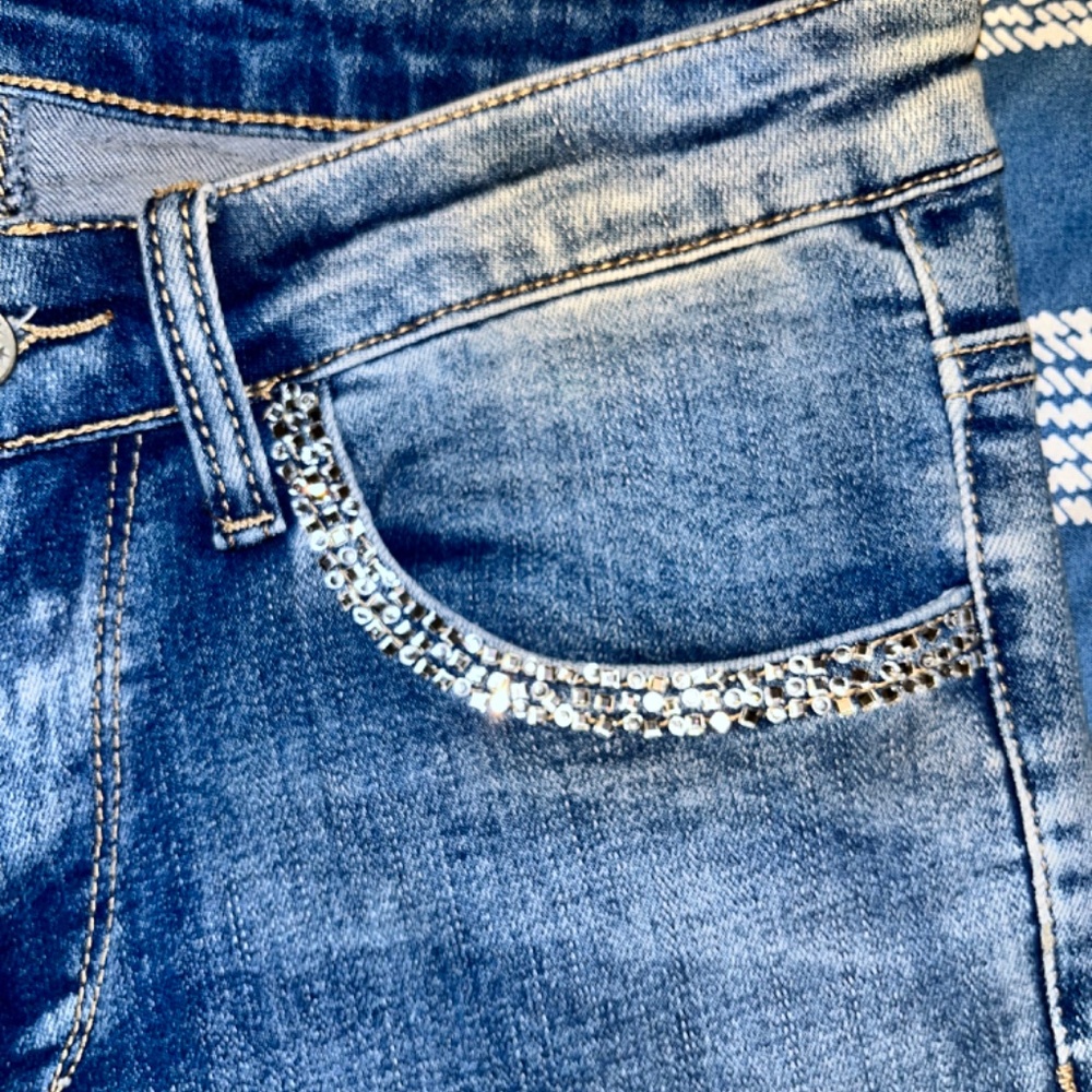 Jeans with diamonds flare NWOT - Picture 9 of 11